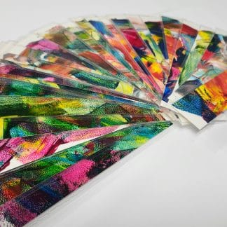 Échantillons de peinture colorés pour projets artistiques et créatifs.
