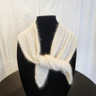 Châle en mohair blanc, élégant et chaud, parfait pour l'hiver.