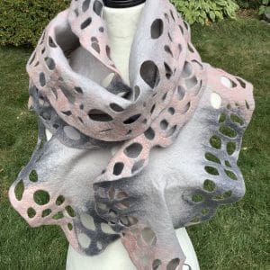 foulard gris troué(25-07)
